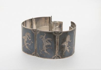 THAÏLANDE Bracelet articulé en argent (min. 800) composé de 6 maillons rectangulaires...