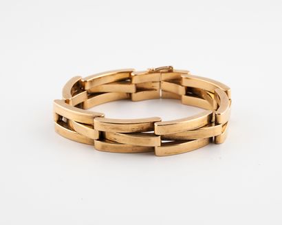 null Tank style bracelet in yellow gold (750) with articulated links. 

Ratchet clasp...