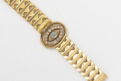null Bracelet ruban articulé en or jaune (750) creux à motifs en M stylisés et gravés...
