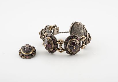 null Bracelet articulé en argent (800) blanc et doré formé de cinq médaillons ovales...