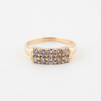 null Yellow gold (750) ring set with two lines of brilliant-cut diamonds in a claw...