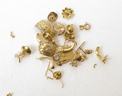 null Lot de débris de bracelets, pendentifs en or jaune (min. 375). 

Poids brut...