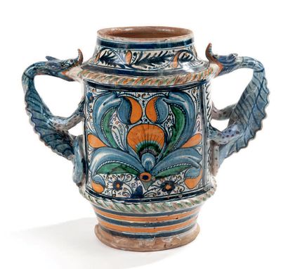 DERUTA, fin du XVème siècle 
Large cylindrical majolica albarello with two dragon-shaped...