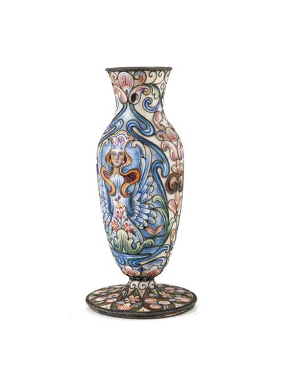 RUSSIE Small soliflore vase in vermeil 88 zolotniks (916 thousandths), of baluster...