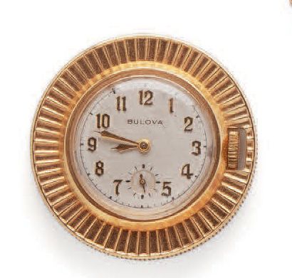 BULOVA Yellow gold (750) coin-style pocket or desk watch.
Round case, radiating bezel.
Signed...