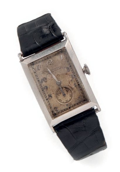 PATEK PHILIPPE & Co Montre bracelet d'homme en platine 850 millièmes, de forme rectangulaire...