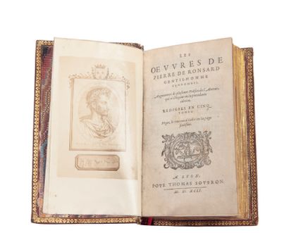 Pierre de RONSARD (1524-1585) Les oeuvres de Pierre de Ronsard gentil-homme vandomois.
Augmentées...