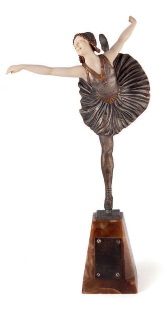 HIPPOLYTE FOURNIER (1853-1926) * La danseuse, circa 1930.
Epreuve chryséléphantine...