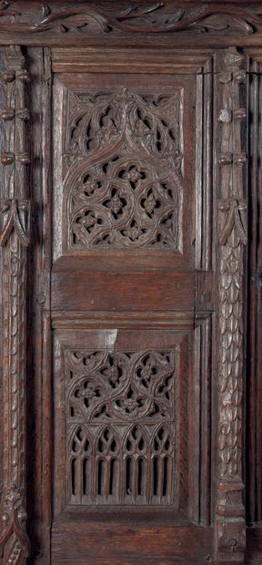 ILE DE FRANCE ou PICARDIE, vers 1460-1470 Exceptionnelle armoire en chêne sculpté...