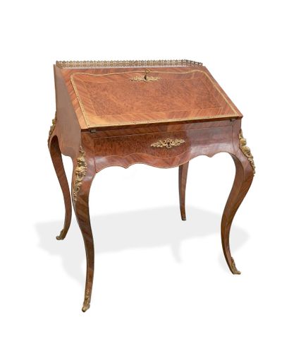 FRANCE, style Louis XV, seconde moitié du XIXème siècle A lady's sloping desk in...