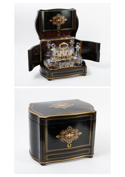 FRANCE, Epoque Napoléon III (1852-1870) Blackened wood and veneer liquor cabinet,...