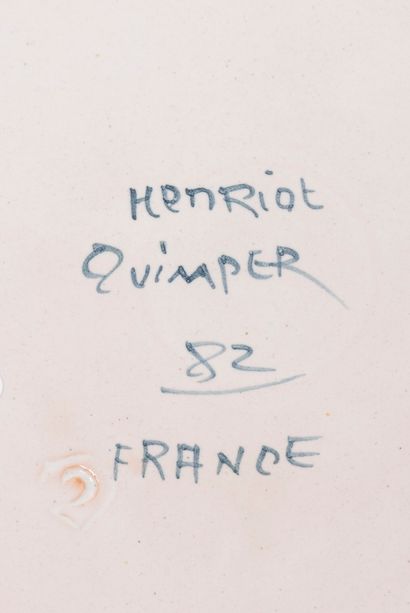 Lot comprenant : Manufacture Henriot, Quimper:

- Pair of glazed earthenware vases...