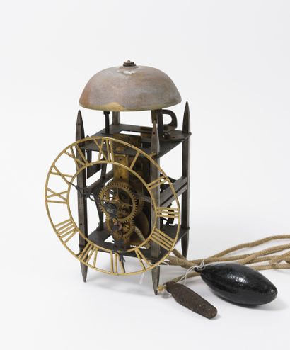FRANCE, seconde moitié du XIXème siècle Floor clock movement, quadripod, in iron...
