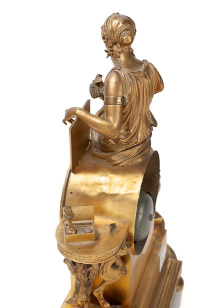 FRANCE, Epoque Empire, premier quart du XIXème siècle Pendule borne en bronze et...
