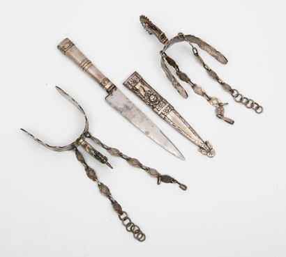 ARGENTINE, Gaucho, XXème siècle - Pair of silver spurs (min. 800) with engraved stylized...