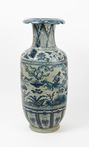 CHINE, XXème siècle Important vase de forme balustre à décor de cavaliers dans un...