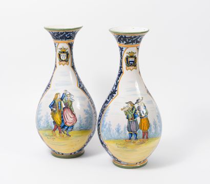 Lot comprenant : Manufacture Henriot, Quimper:

- Pair of glazed earthenware vases...
