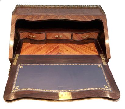 FRANCE, style Louis XV, seconde moitié du XIXème siècle A lady's sloping desk in...