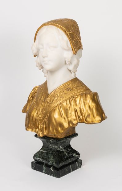 Affortunato GORI (act.1895-1925) Buste de jeune femme au fichu. 

Sculpture en marbre...