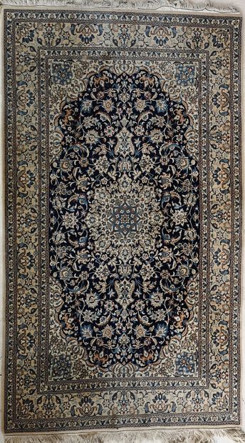 IRAN, XXème Rectangular carpet of NaIn type in polychrome wool centered of a rosette...