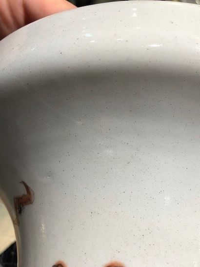 CHINE, Fin du XIXème ou début du XXème siècle 
Vase porcelaine blanche de forme balustre...