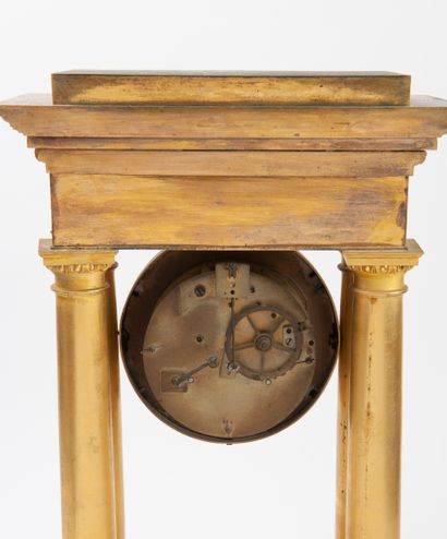 Epoque fin Empire - début Restauration Gilt bronze and gilt brass portico clock resting...