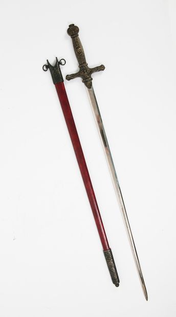 Style Empire, seconde moitié du XXè siècle. Officer's sword.

Metal handle with double...