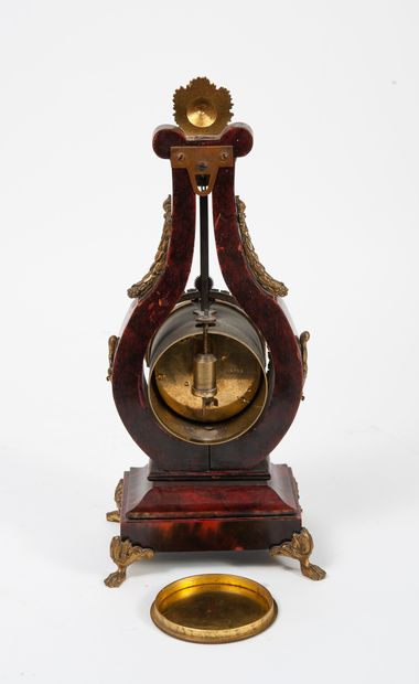 Seconde moitié du XIXème siècle, dans le goût Louis XVI A quadripod lyre clock, veneered...