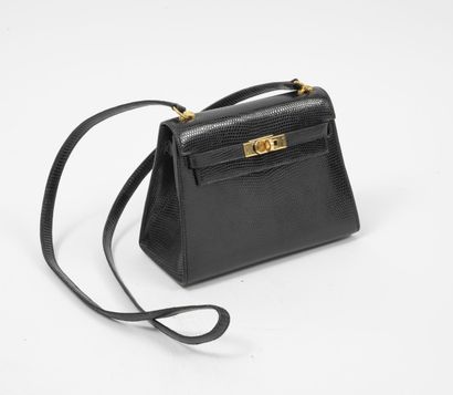 HERMES Paris 
Sac pochette Mini Kelly 20 cm en lézard Varanus Salvador noir. 



Bijouterie...