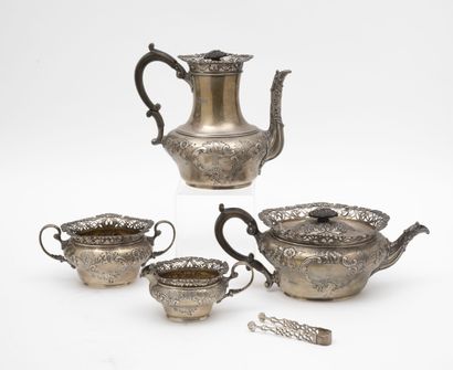 ANGLETERRE, début du XXème siècle 
A silver (925) tea and coffee set and serving...
