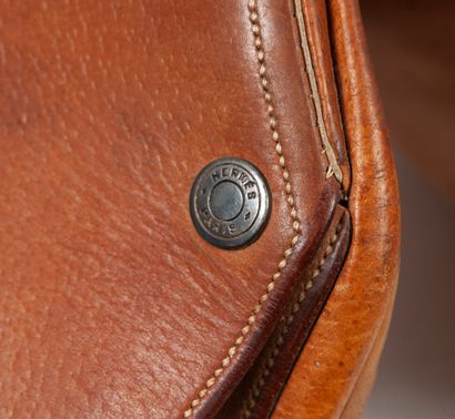 E. HERMES, Paris Jumping saddle in fawn leather. 

Two labels. 

Signed three times...