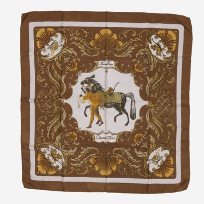 HERMES Printed silk twill square, Turkish horse model, on brown and white background.

90...
