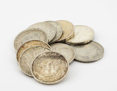 null Lot de pièces en argent dont 10, 5 francs... 

Poids total : 271 g.