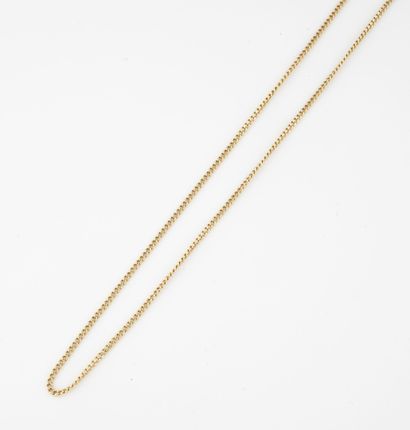 null 
Long necklace in yellow gold (750). 





Spring ring clasp and safety chain.





Gross...