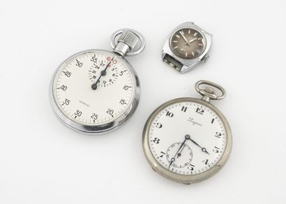 Lot comprenant : - MATY 

Watch case in silvered metal. 

Dial with a copper background,...