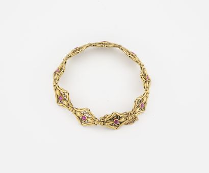  Articulated bracelet in yellow gold (750) with diamond-shaped links centered with...