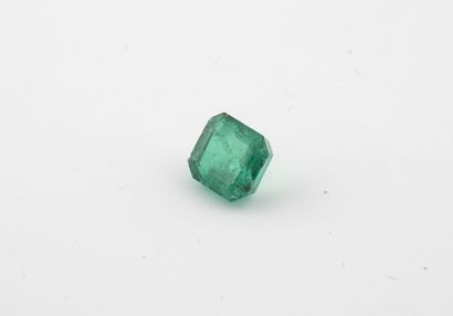 null Emerald cut on paper. 

Weight : 3,38 carats.

Open cavities, frosts and inclusions...
