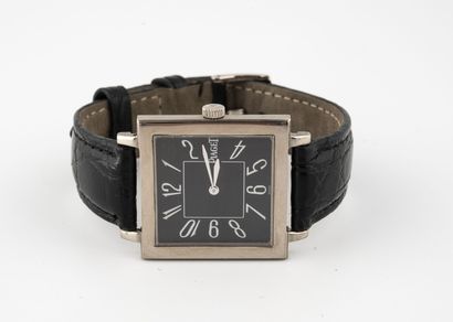 PIAGET Atliplano, 
Montre-bracelet d'homme en or gris (750).



Boîtier de forme...