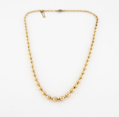 null Necklace of the Marseilles type made up of yellow gold pearls (750) in fall.

Clasp...