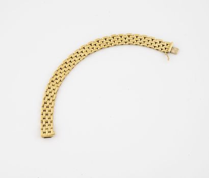 Yellow gold (750) bracelet with basket weave....