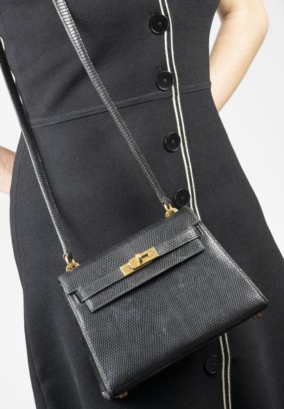 HERMES Paris 
Mini Kelly 20 cm clutch bag in black Varanus Salvador lizard. 



Gold...
