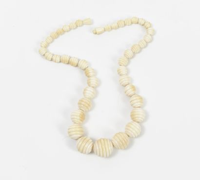 Collier de perles d'ivoire (Elephantidae...