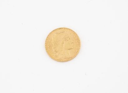 France 20 francs gold coin, IIIrd Republic, 1912. 

Weight : 6.4 g.