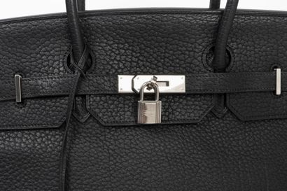 HERMES, Paris, 
Birkin bag in black bull calfskin. 



Large model 40cm. Lining in...