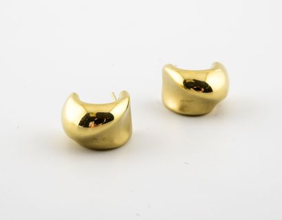 Paire de boucles d'oreilles en or jaune (750)...