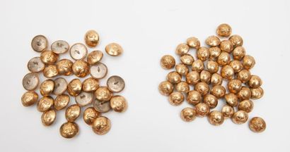 BELGIQUE, XXème siècle Set of uniform buttons with heraldic lion in gold metal.
-...
