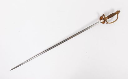 Seconde moitié du XIXème siècle Epée de cour.
Garde en bronze doré à une branche...
