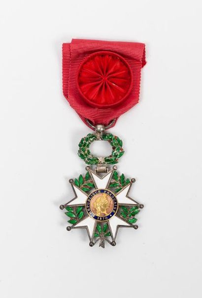 France Ordre national de la Légion d'honneur
Etoile d'officier, de luxe, en argent...