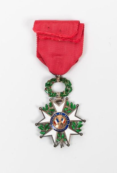 France Ordre national de la Légion d'honneur
Etoile d'officier, de luxe, en argent...