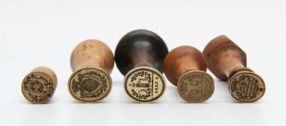 Fin du XVIIIème - XIXème siècles Five brass die stamps engraved with arms:
- coat...